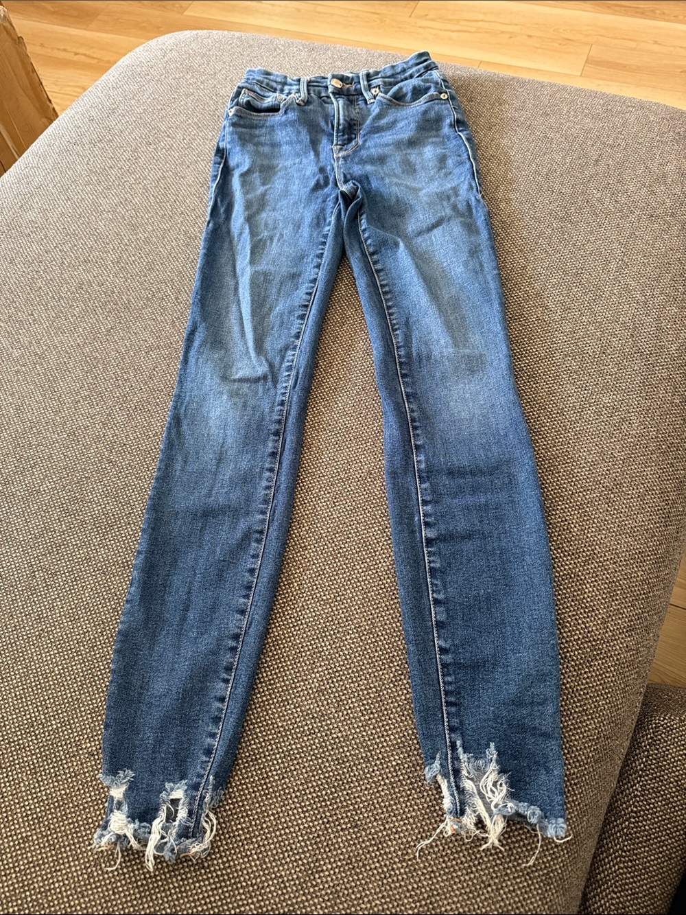 Good American Denim Skinny Jeans with Frayed Hem - Blue